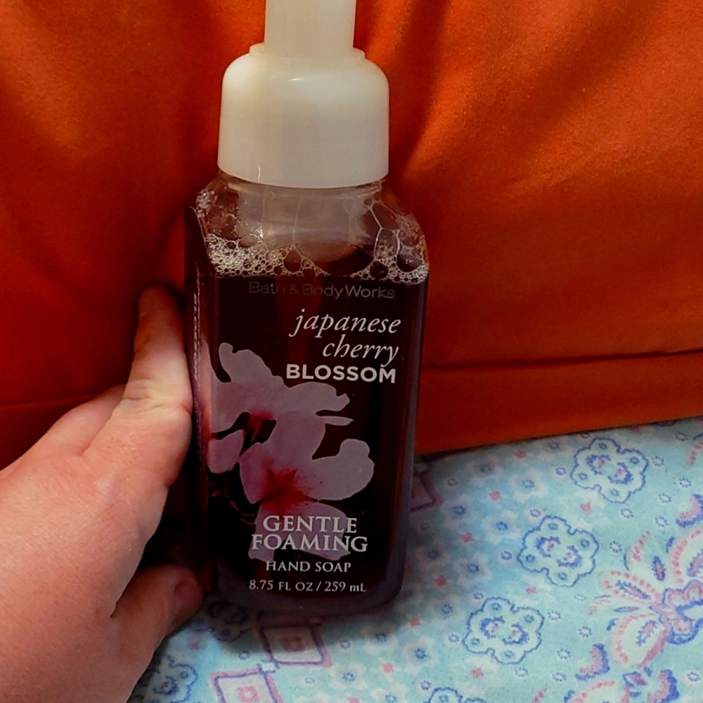 Gentle foaming soap